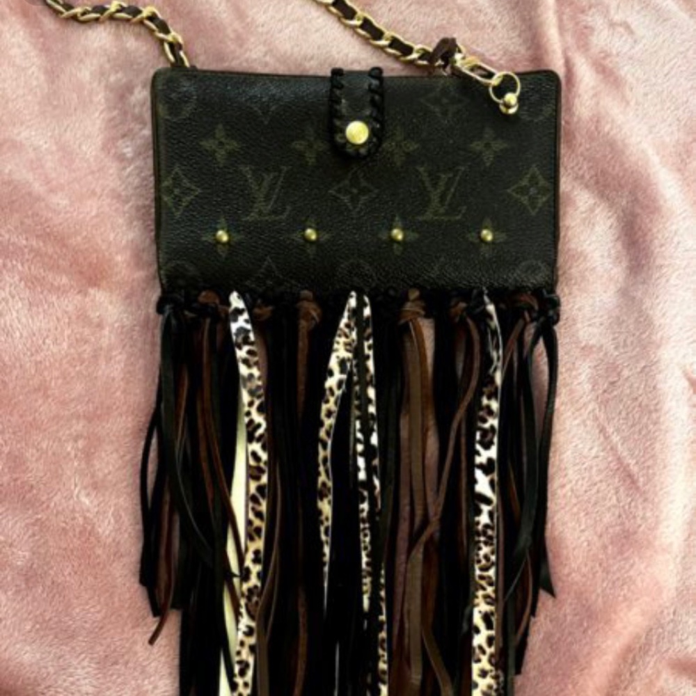 ❌sold❌ Authentic Louis Vuitton clutch
